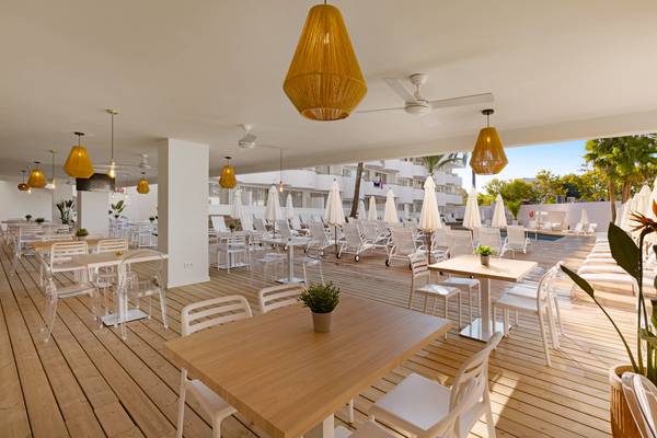 Swimmingpool mit bar Palmanova Beach Apartments by TRH